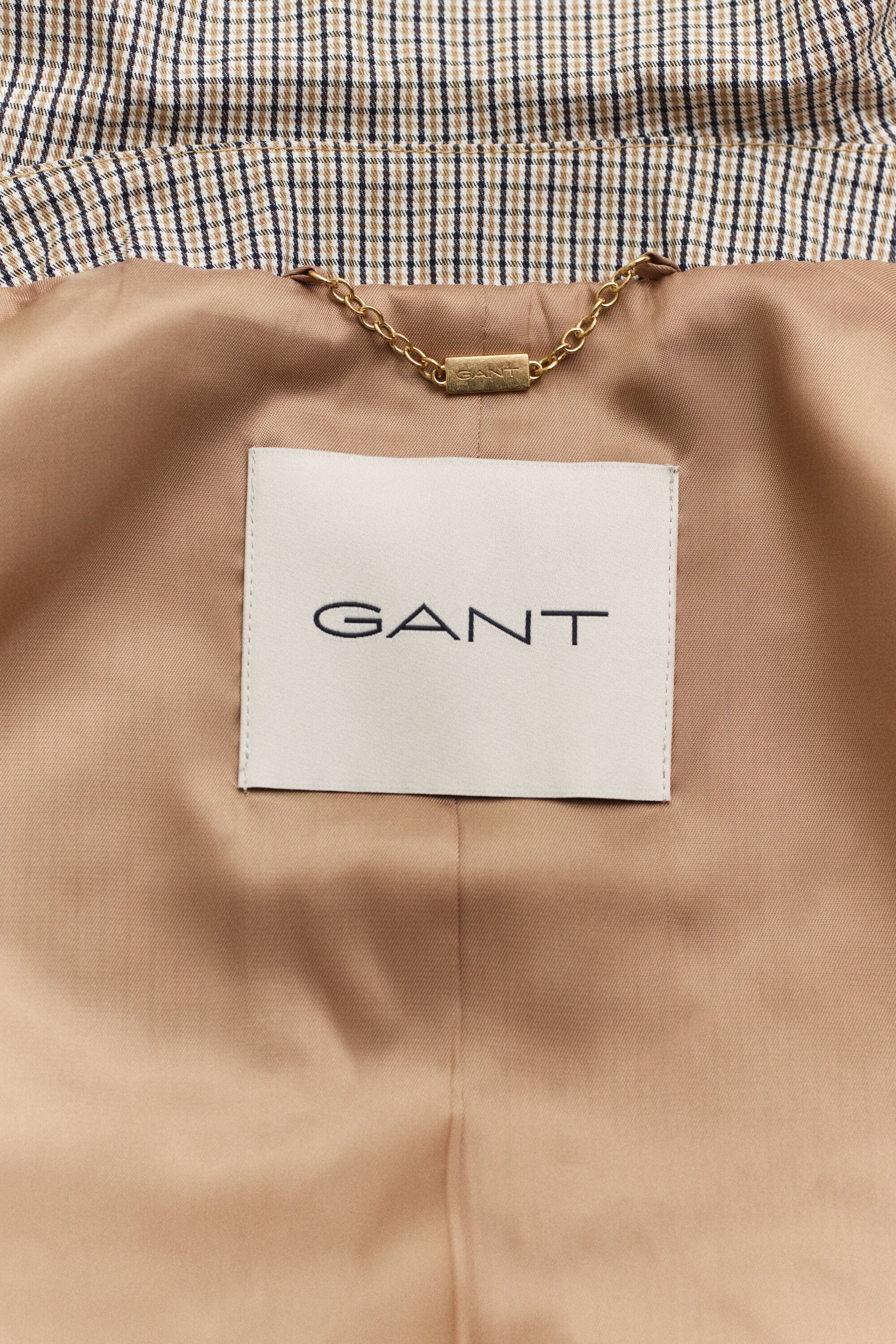 Gabardina com padrão de xadrez