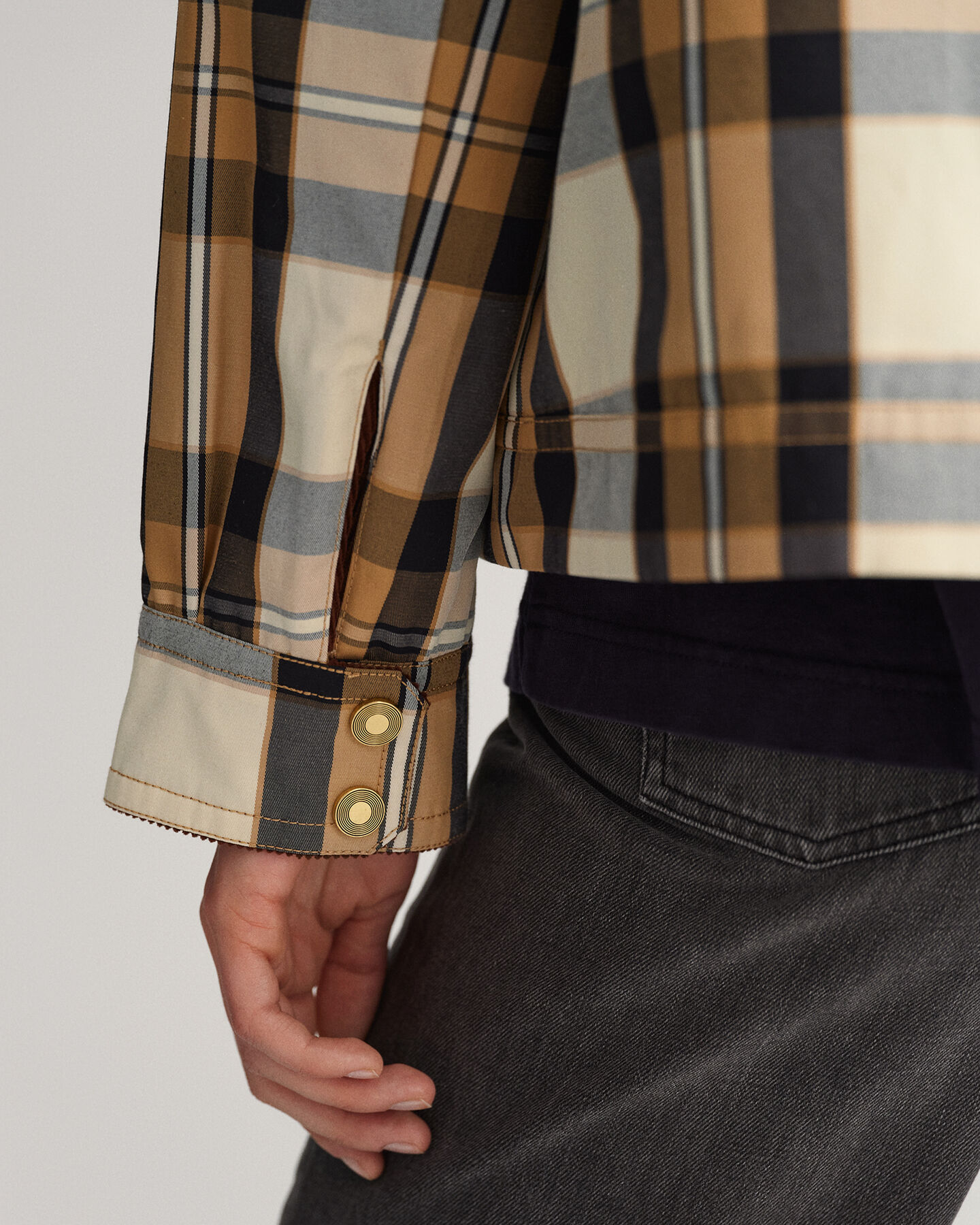 Casaco curto com padrão de xadrez