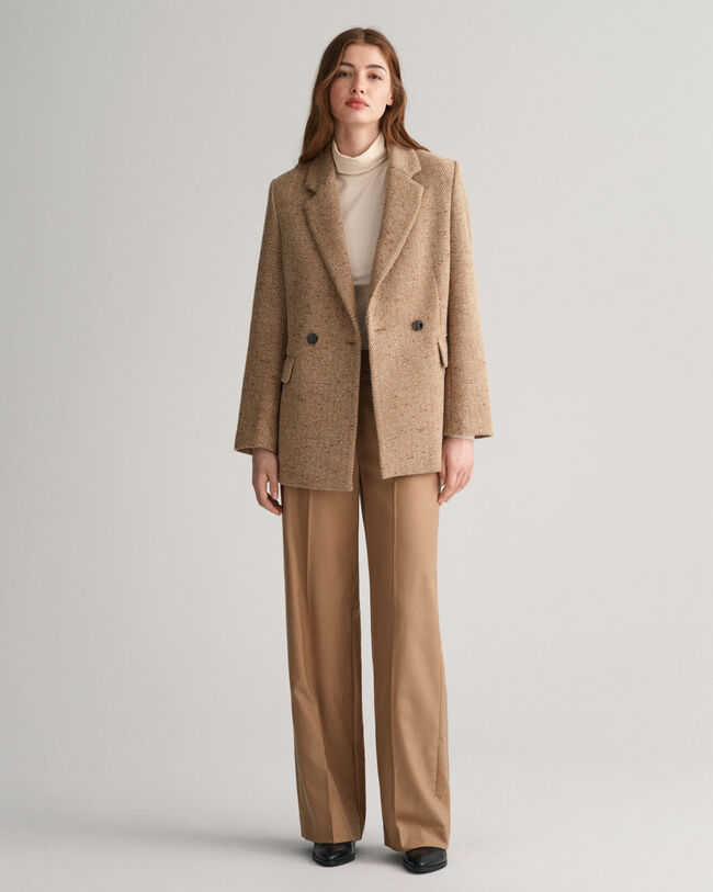 Calças com perna a direito e cintura subida