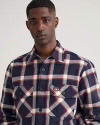 Sobrecamisa em flanela com padrão de xadrez