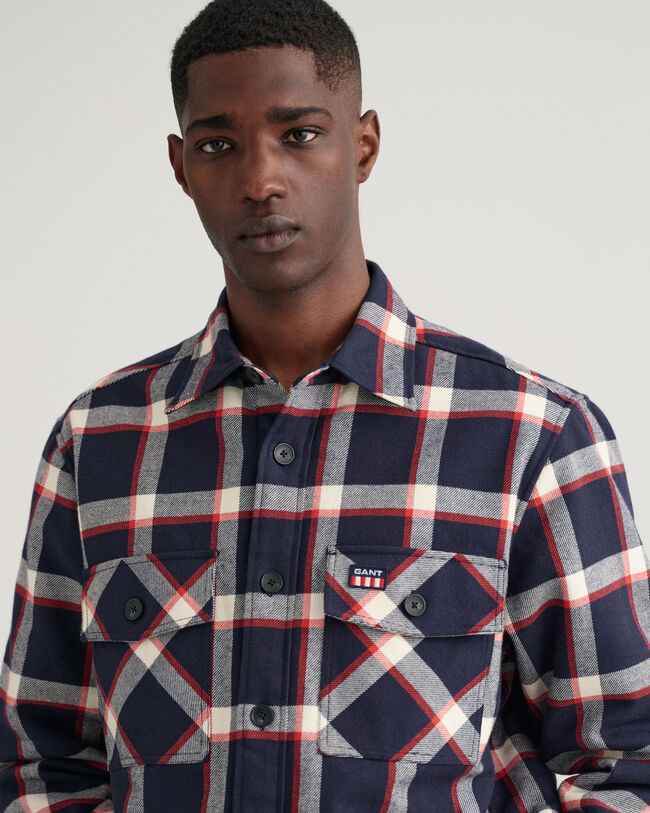 Sobrecamisa em flanela com padrão de xadrez