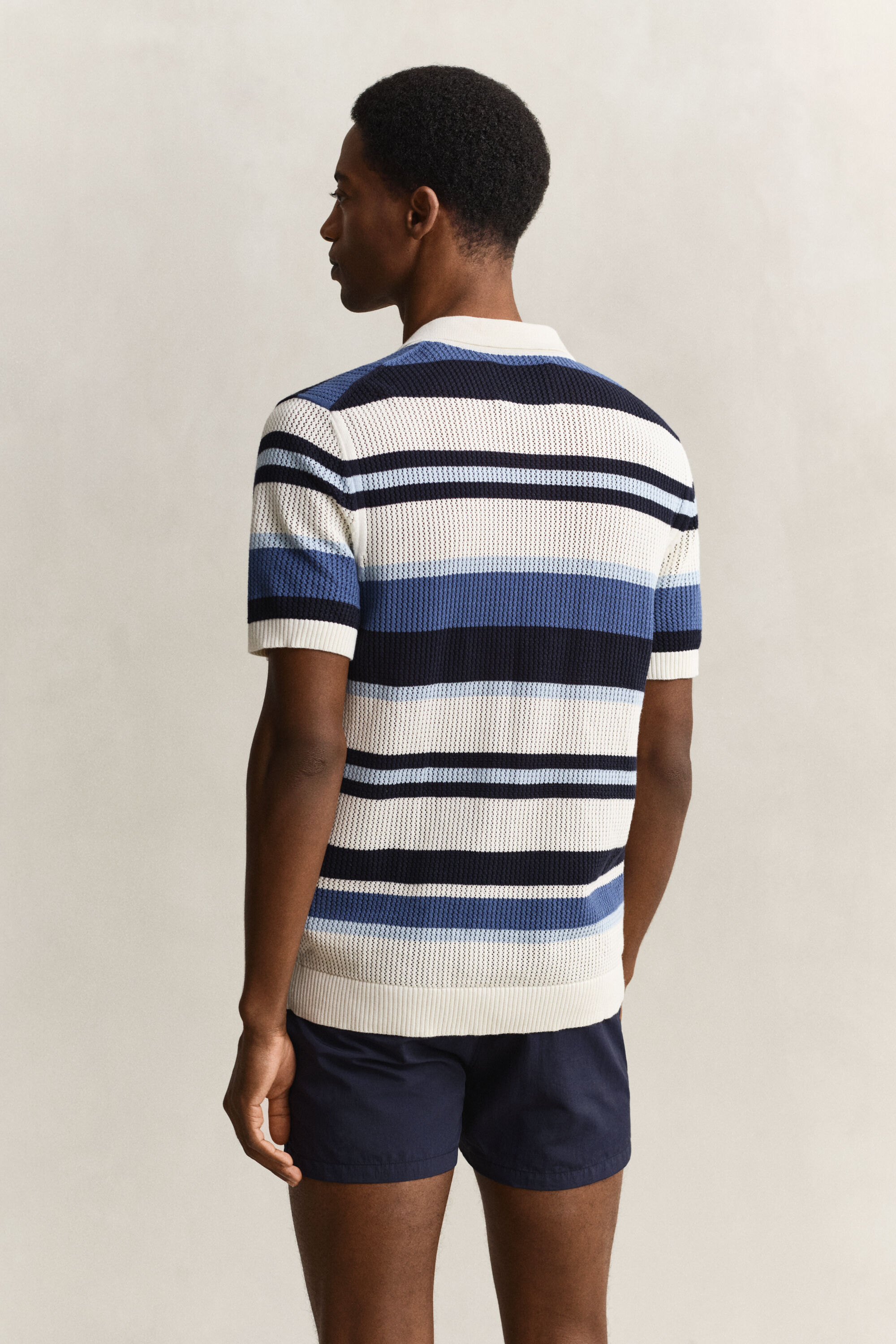 Camisola de malha tipo polo às riscas