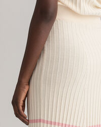 Saia de malha canelada &agrave;s riscas