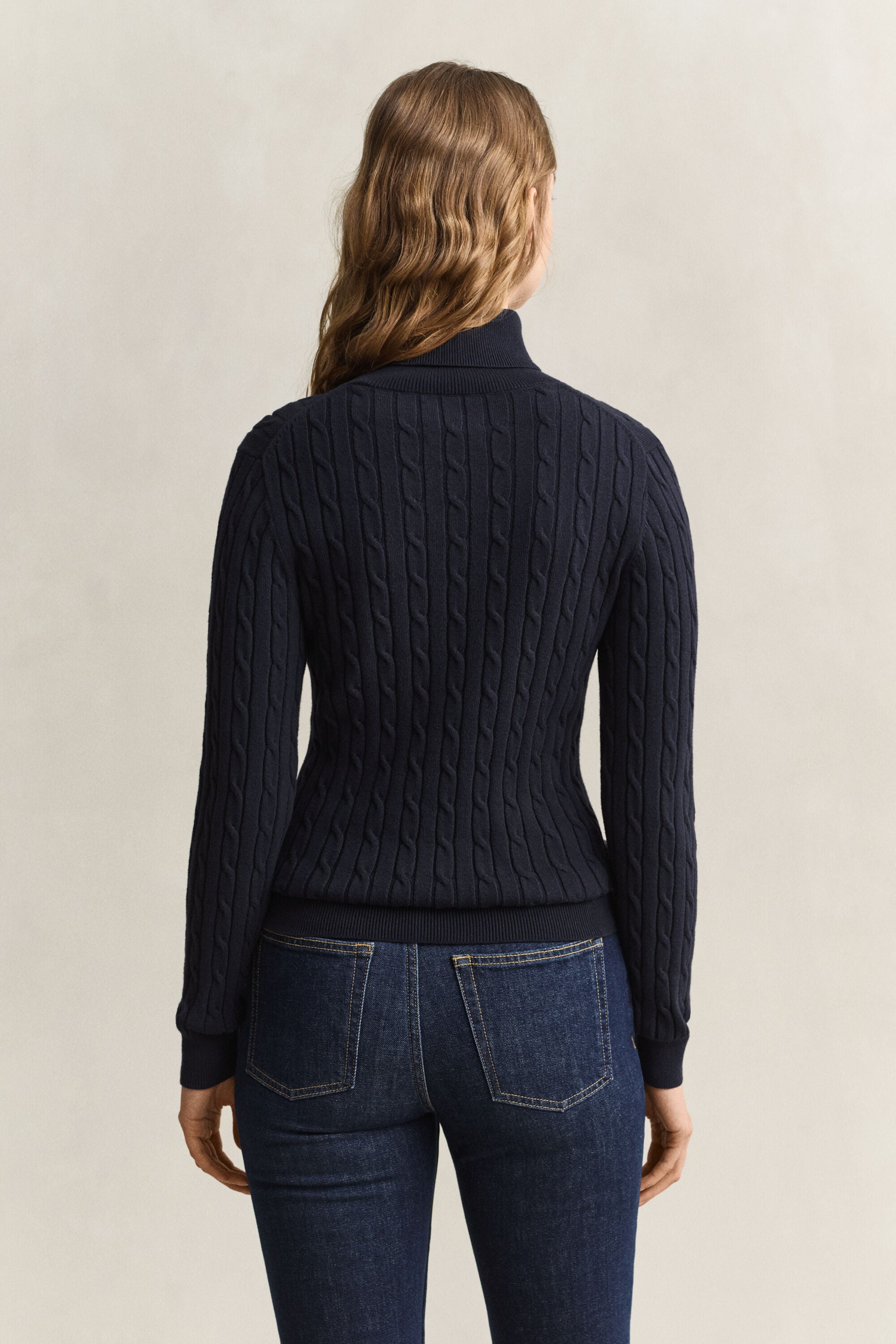 Camisola de gola alta em malha entrançada de algodão com elastano