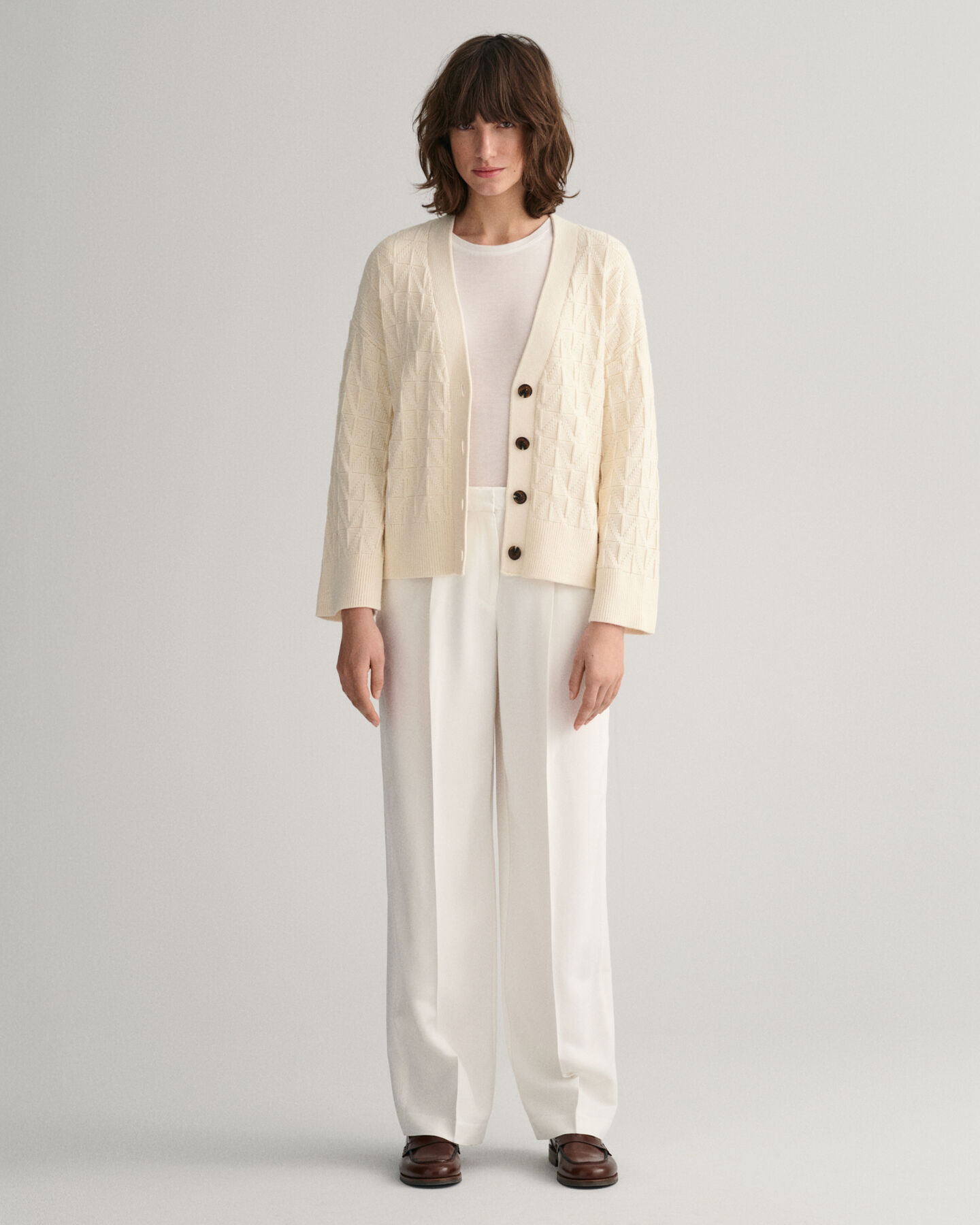 Casaco de malha com padr&atilde;o espinha de peixe e decote em V