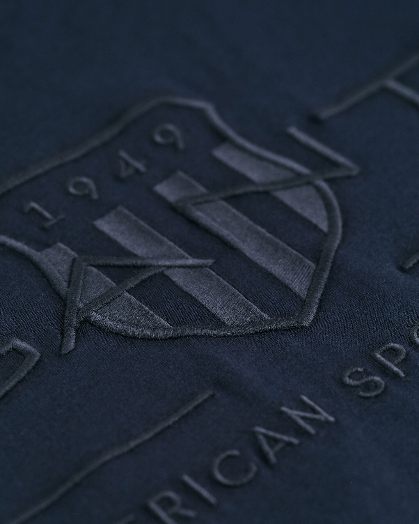 T-shirt Tonal Shield