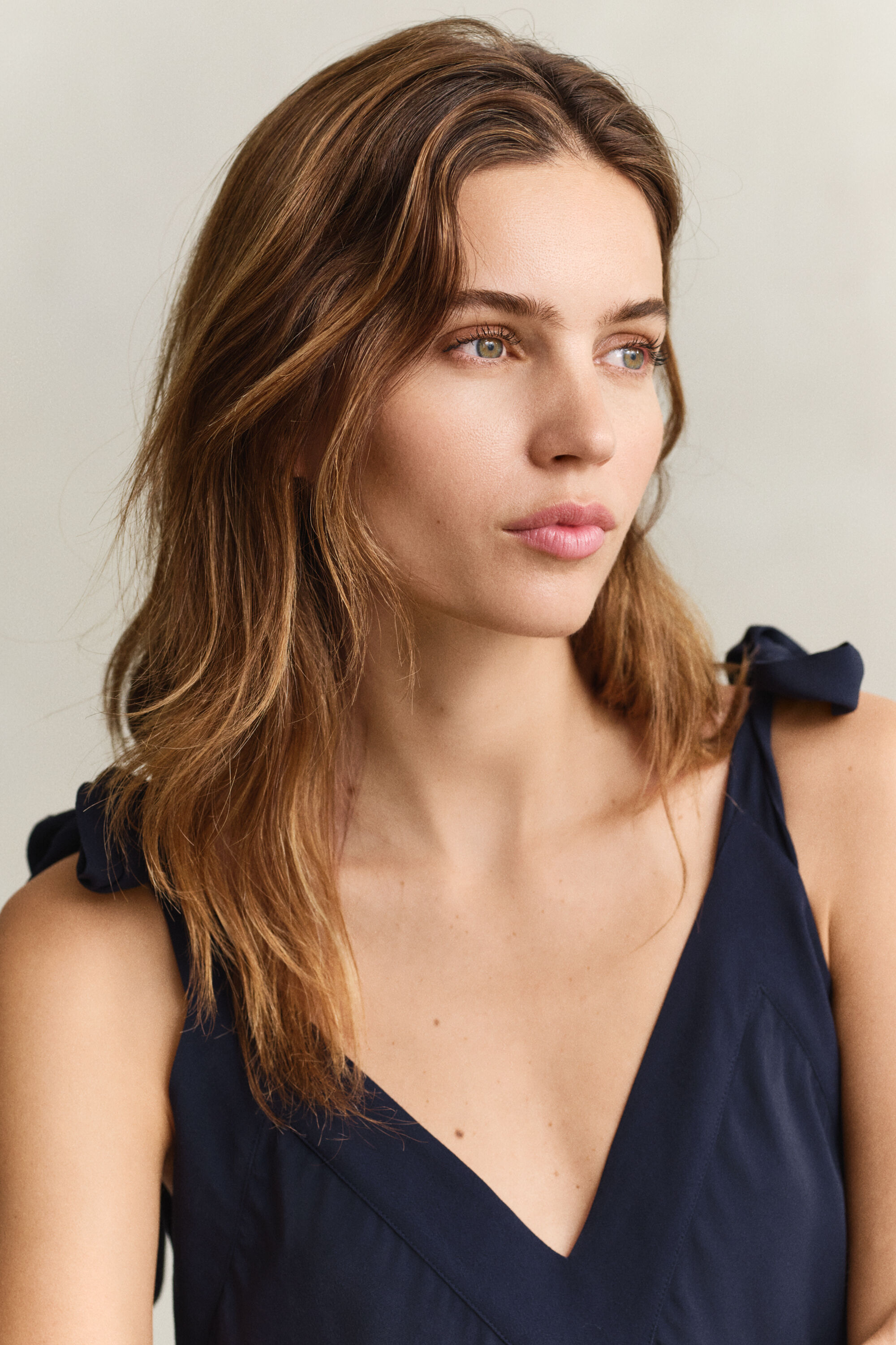 Vestido com corte enviesado