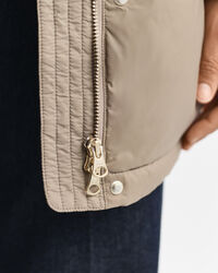 Blusão de penas com comprimento médio