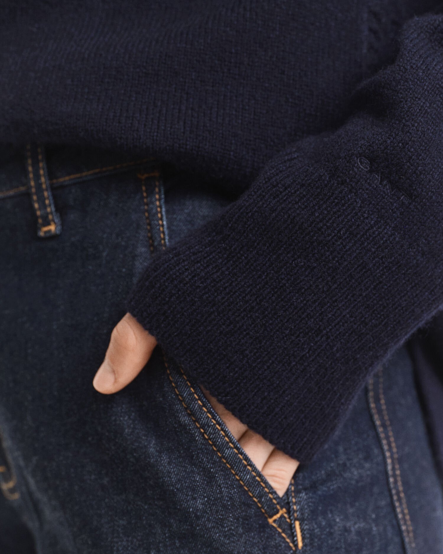 Camisola de malha em mistura de lã e caxemira suave com gola alta