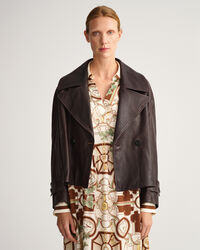 Casaco curto em pele