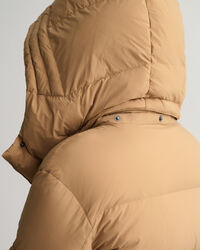 Blusão de penas com comprimento médio