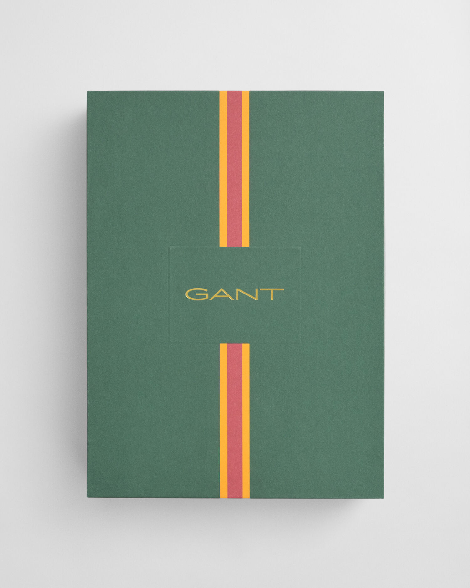 Caixa de presente com pijama em cetim às riscas