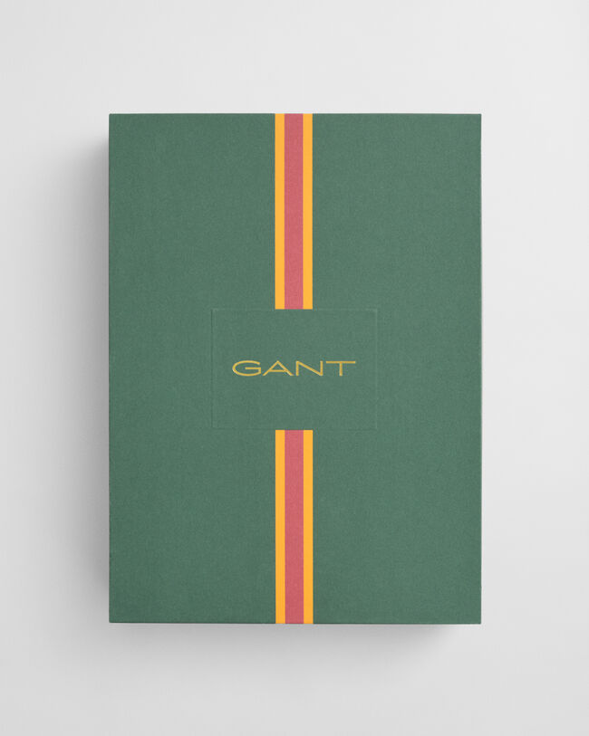 Caixa de presente com pijama em cetim às riscas