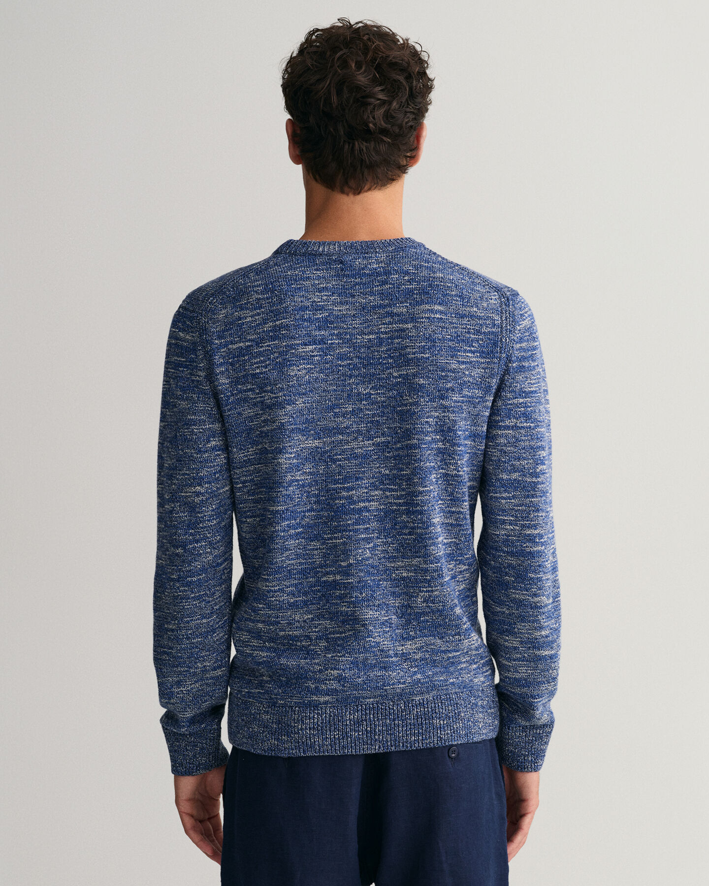 Pulover com decote redondo e fios torcidos