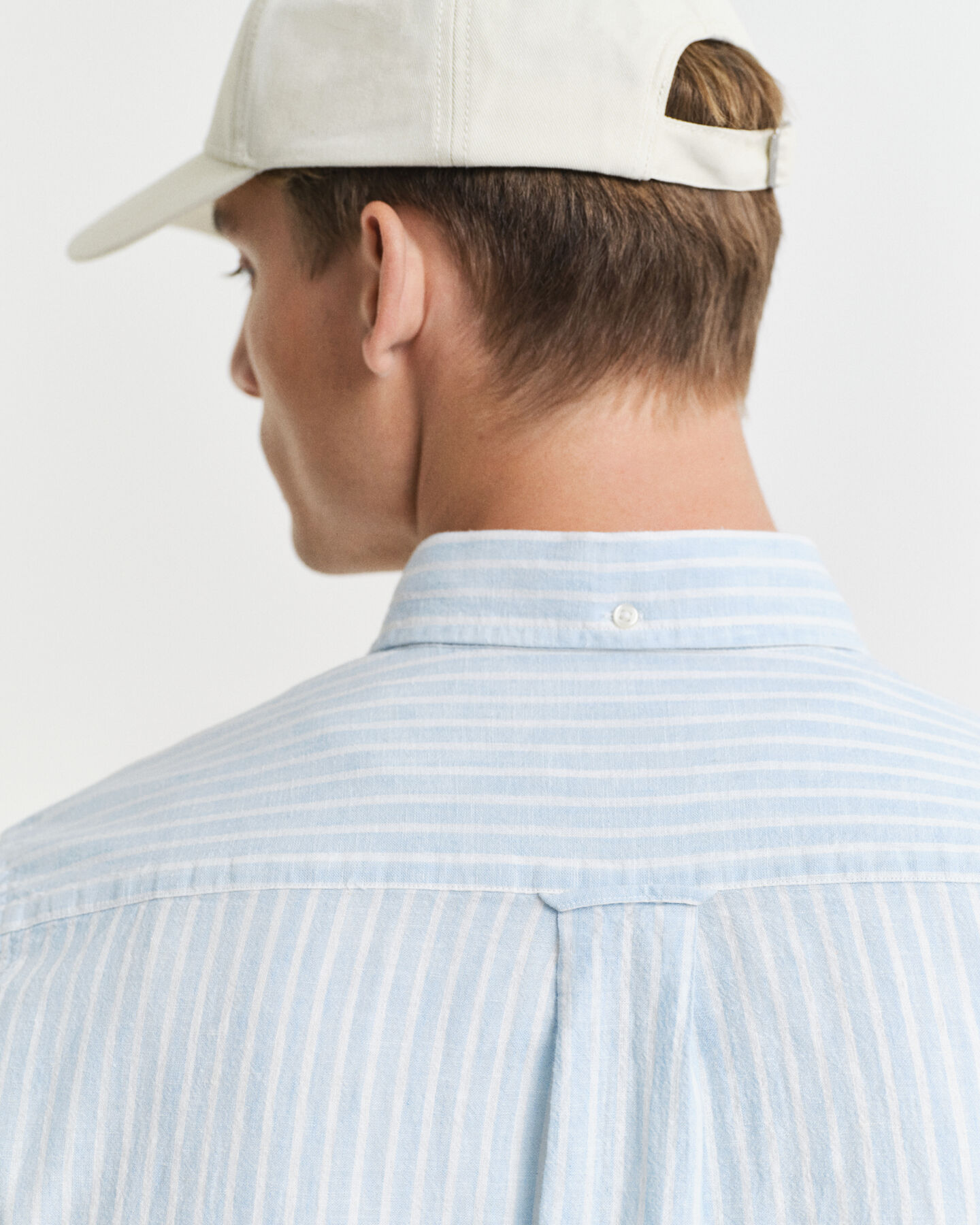 Camisa de manga curta em linho e algodão às riscas regular fit