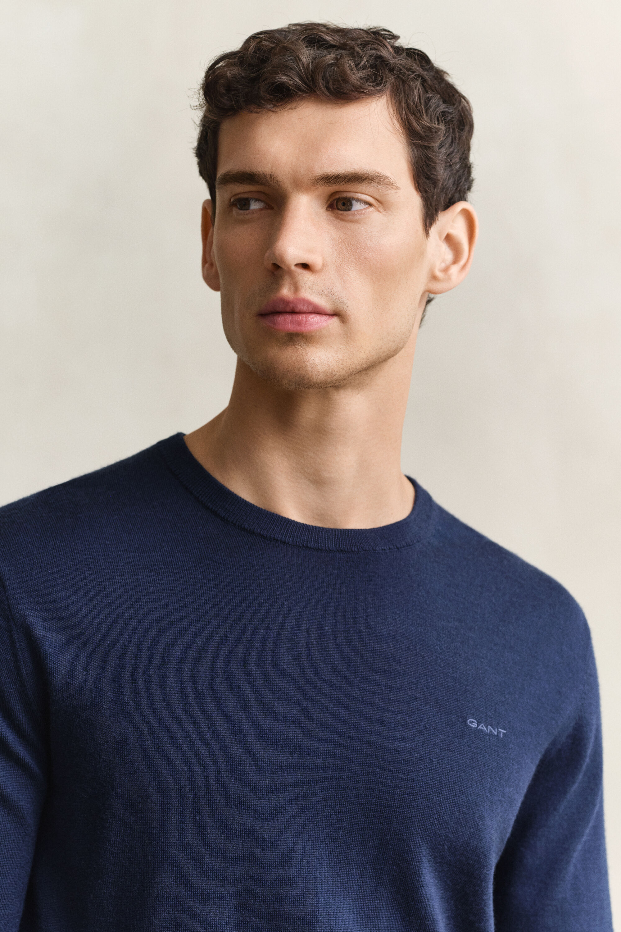 Camisola de malha com decote redondo em lã de merino