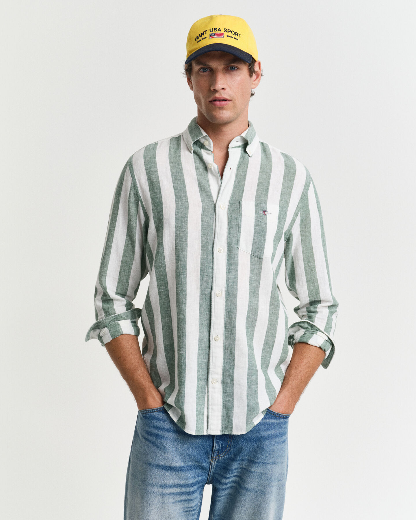 Camisa em linho e algod&atilde;o &agrave;s riscas arrojadas regular fit