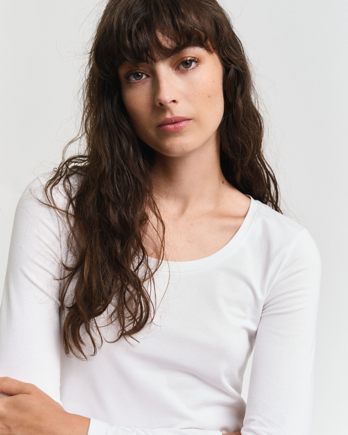 Camisola de manga comprida com decote redondo profundo