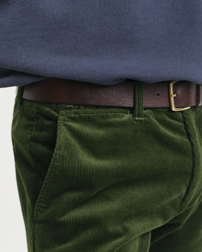 Calças chino em bombazina slim fit