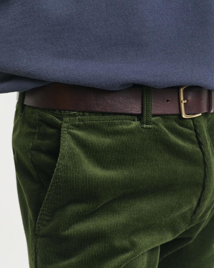 Calças chino em bombazina slim fit