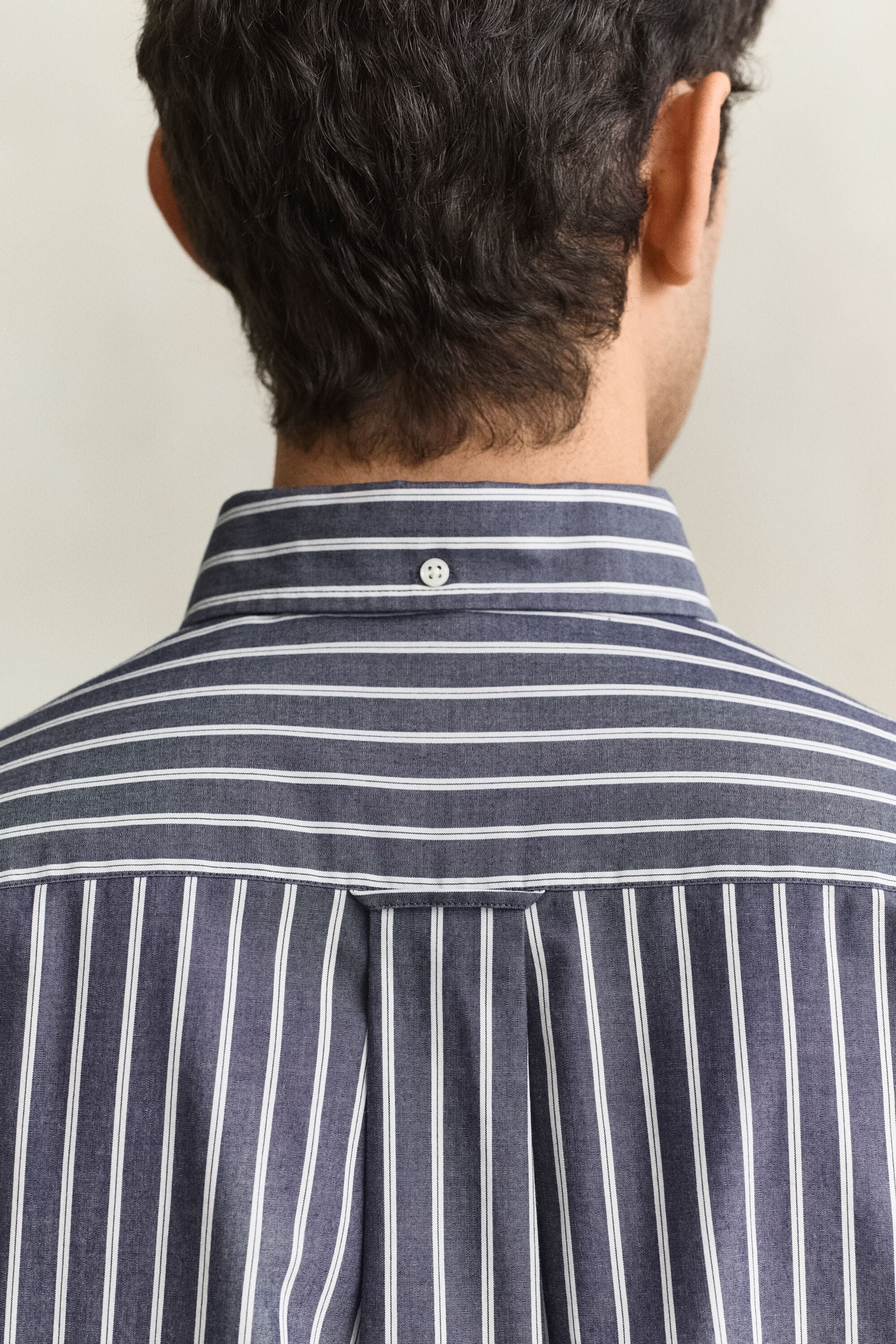 Camisa em popelina às riscas