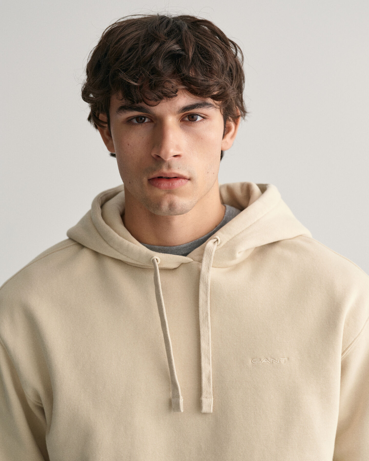 Sweatshirt com capuz e log&oacute;tipo GANT