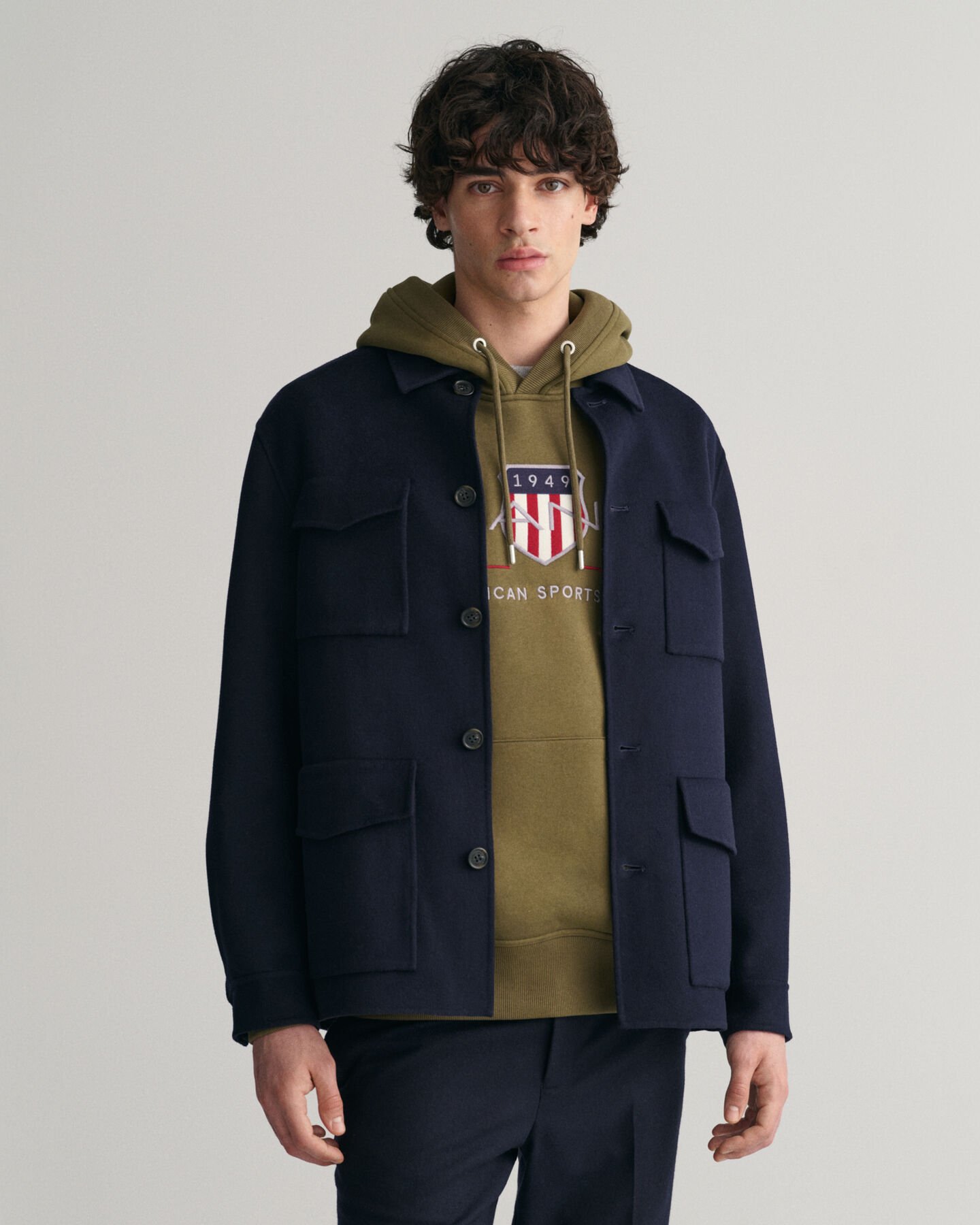 Casaco cosido à mão com 4 bolsos