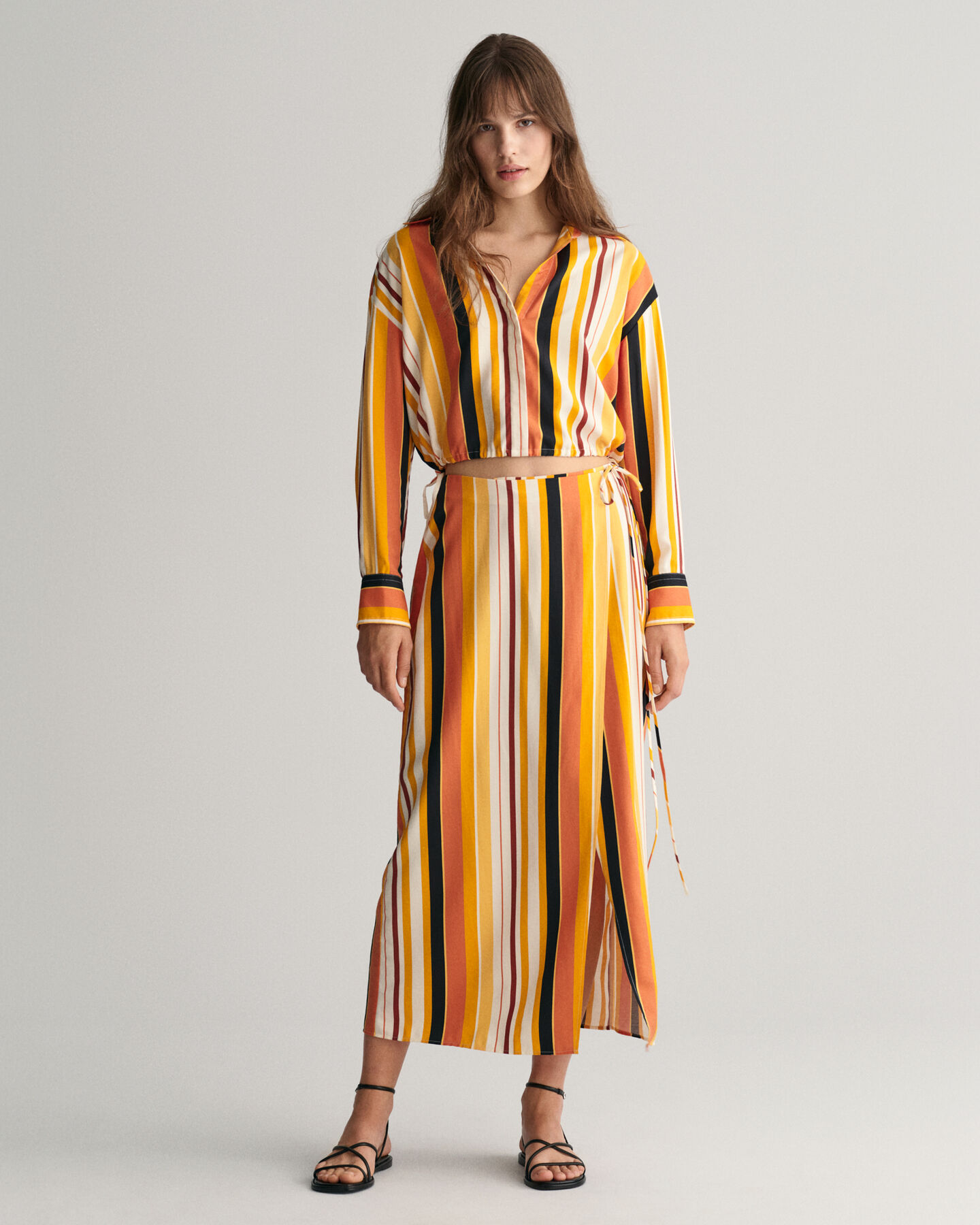 Camisa &agrave;s riscas com atilhos relaxed fit