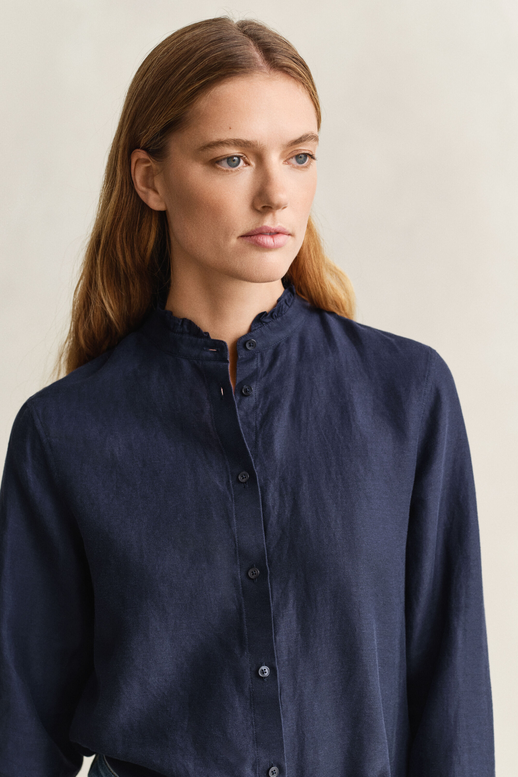 Blusa em mistura de linho com folhos