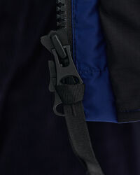 Blusão acolchoado com bloco de cor