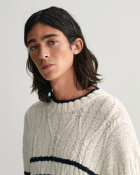 Pulover com decote redondo em malha entran&ccedil;ada &agrave;s riscas