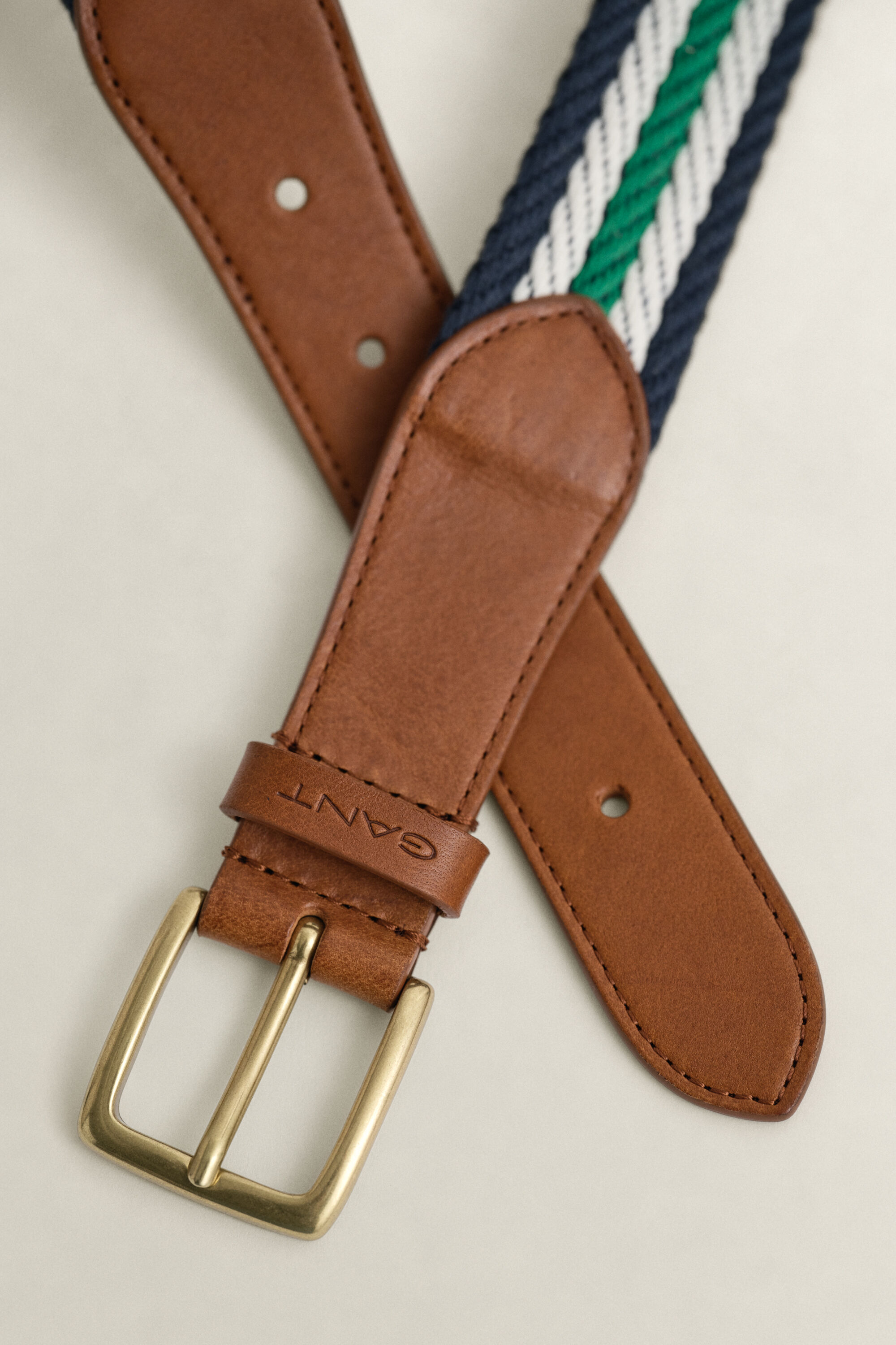 Cinto em tecido resistente às riscas