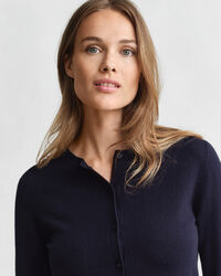 Casaco de malha com decote redondo leve