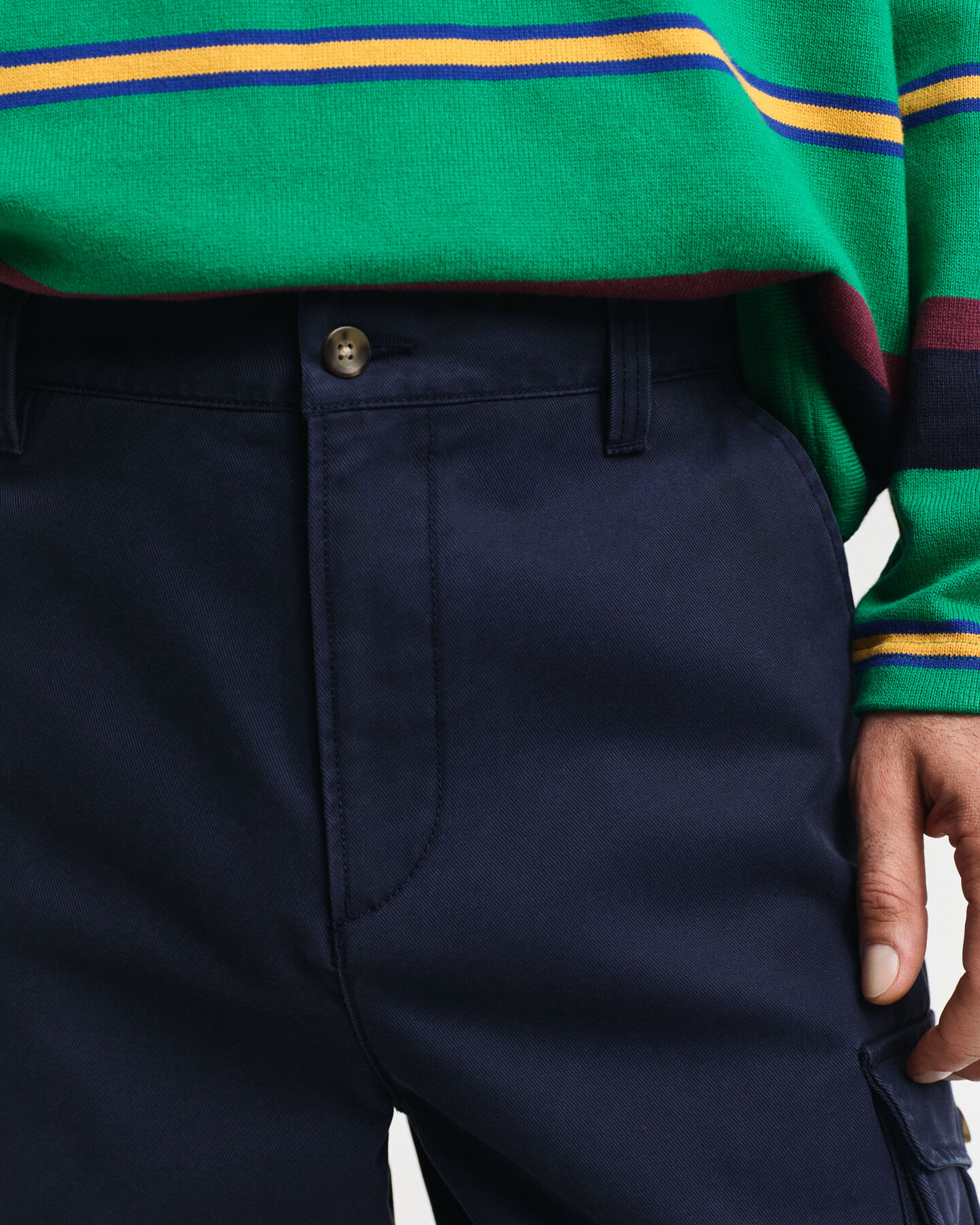 Cal&ccedil;as cargo em sarja de algod&atilde;o regular fit