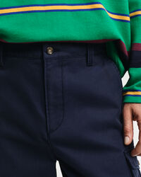 Cal&ccedil;as cargo em sarja de algod&atilde;o regular fit