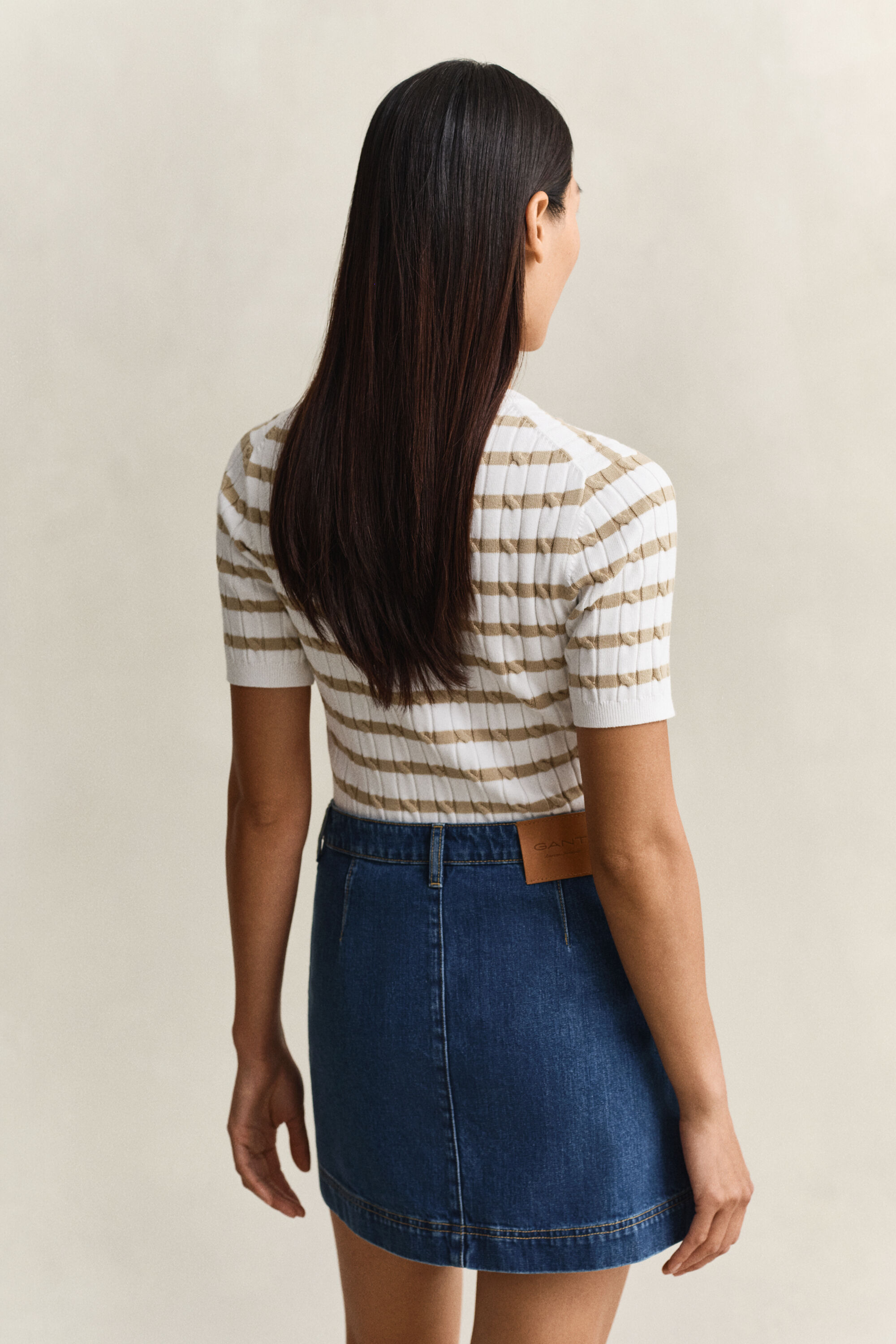 Camisola de manga curta em malha entrançada às riscas