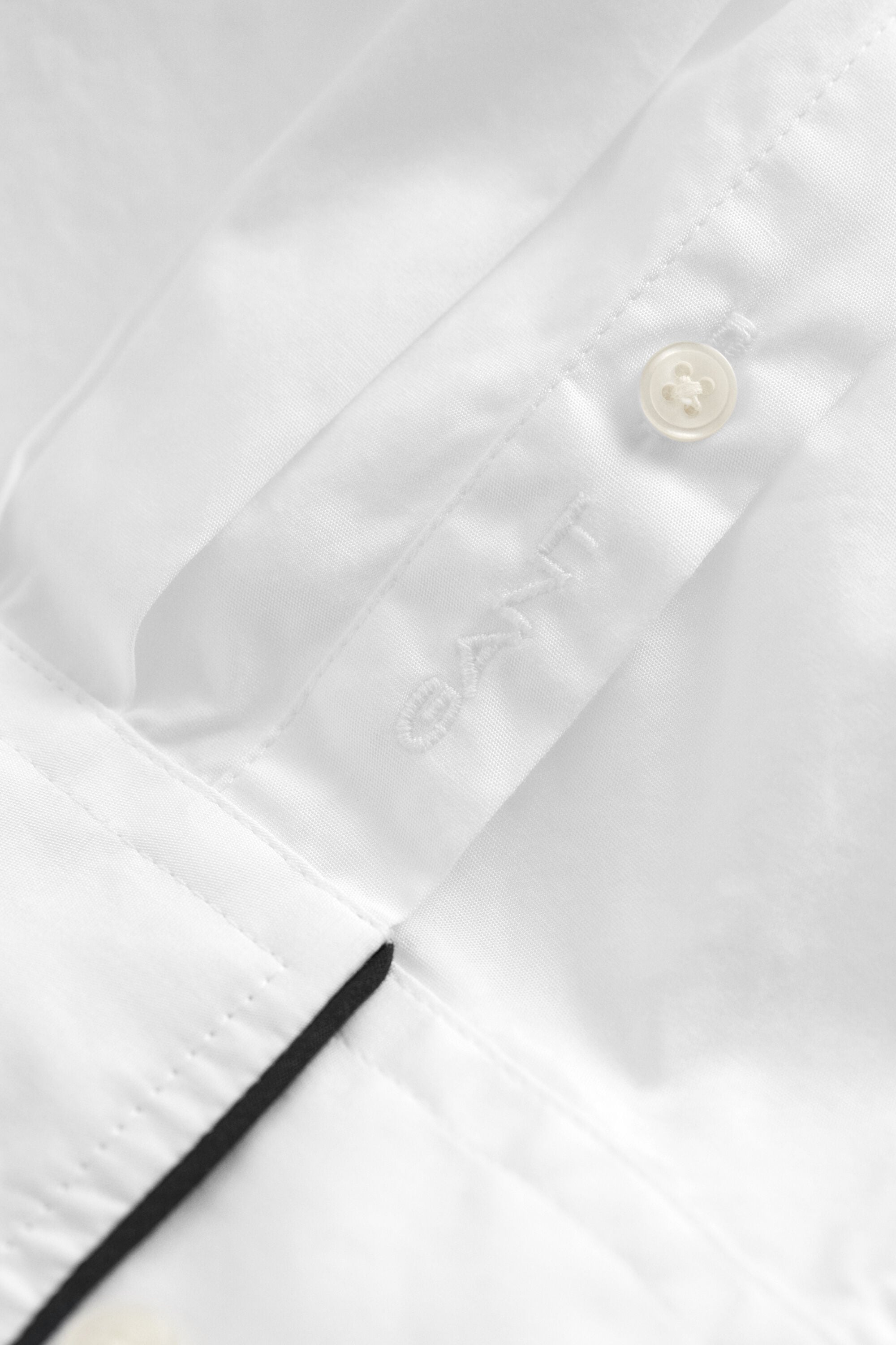 Camisa com detalhes com debrum