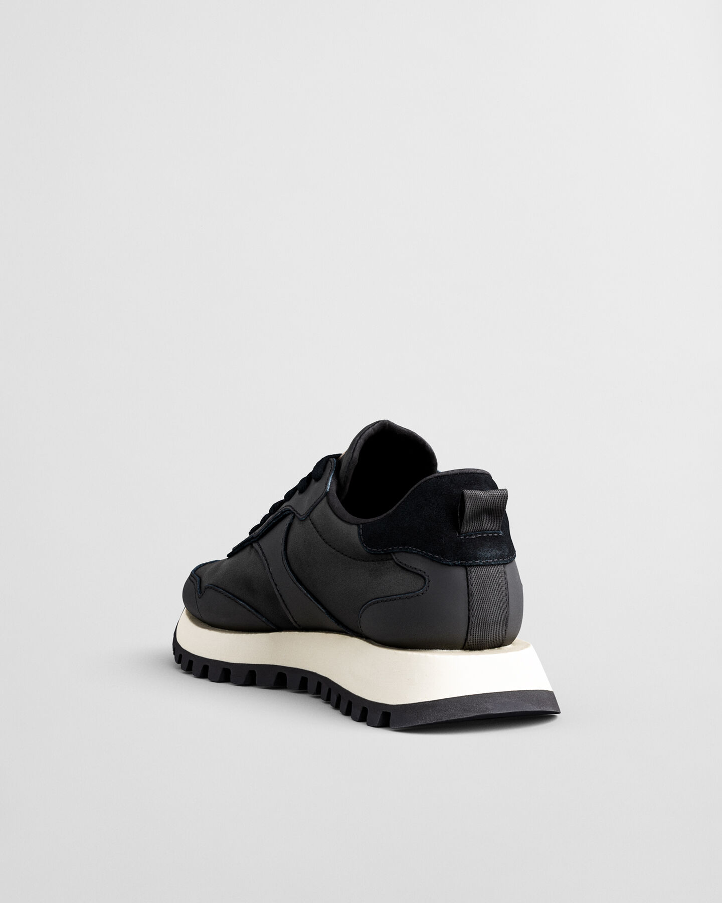 Ténis em camurça acetinada Caffay