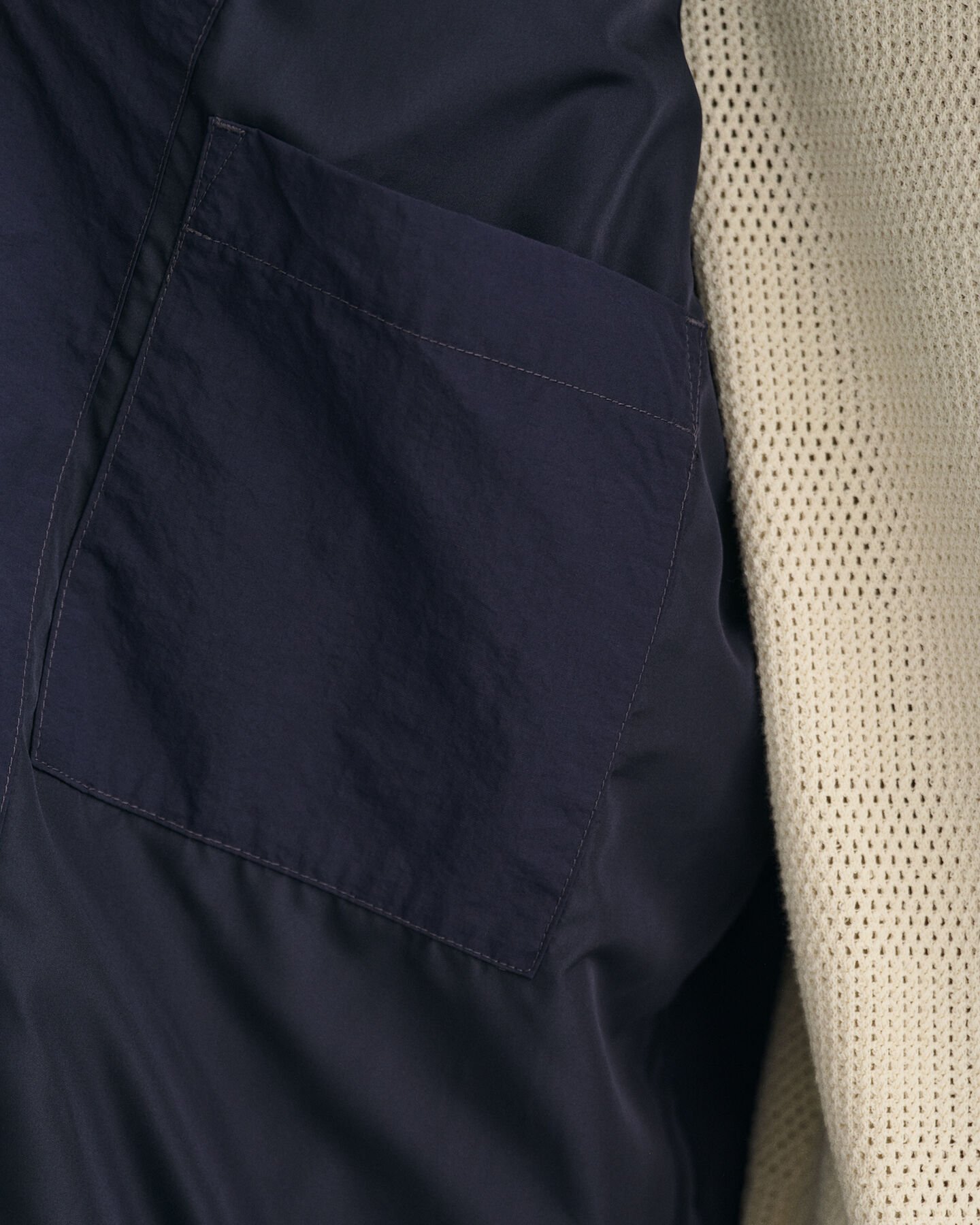 Blusão com capuz leve