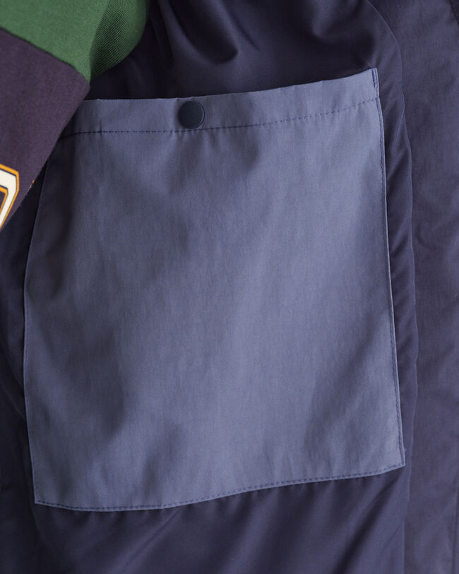 Casaco com capuz e bloco de cor