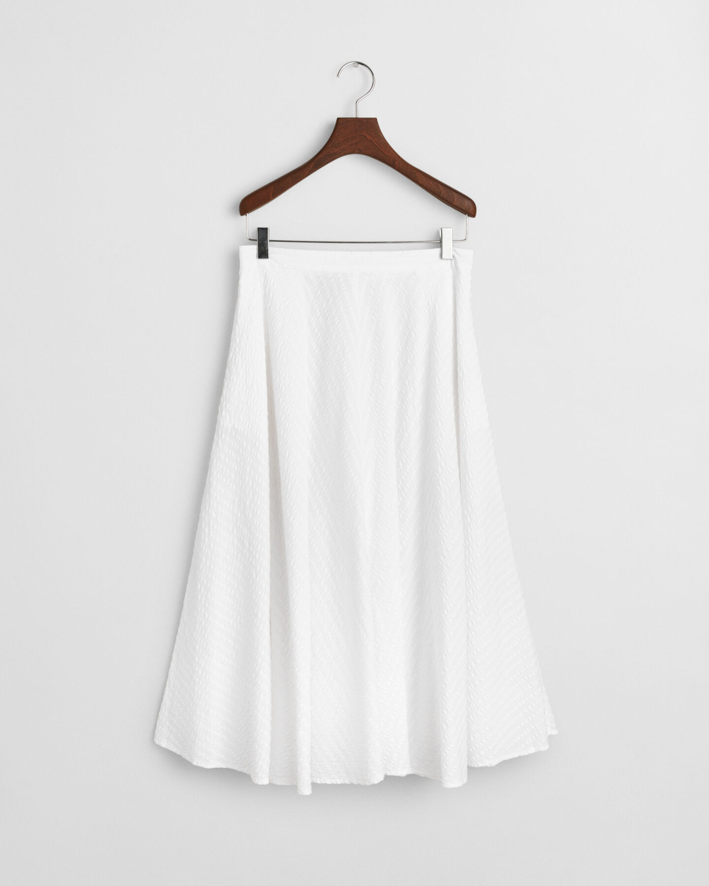 Saia Seersucker às riscas no mesmo tom