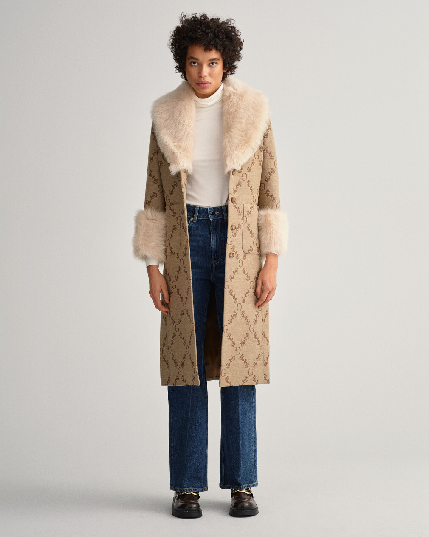 Sobretudo com padr&atilde;o Jacquard Monogram G