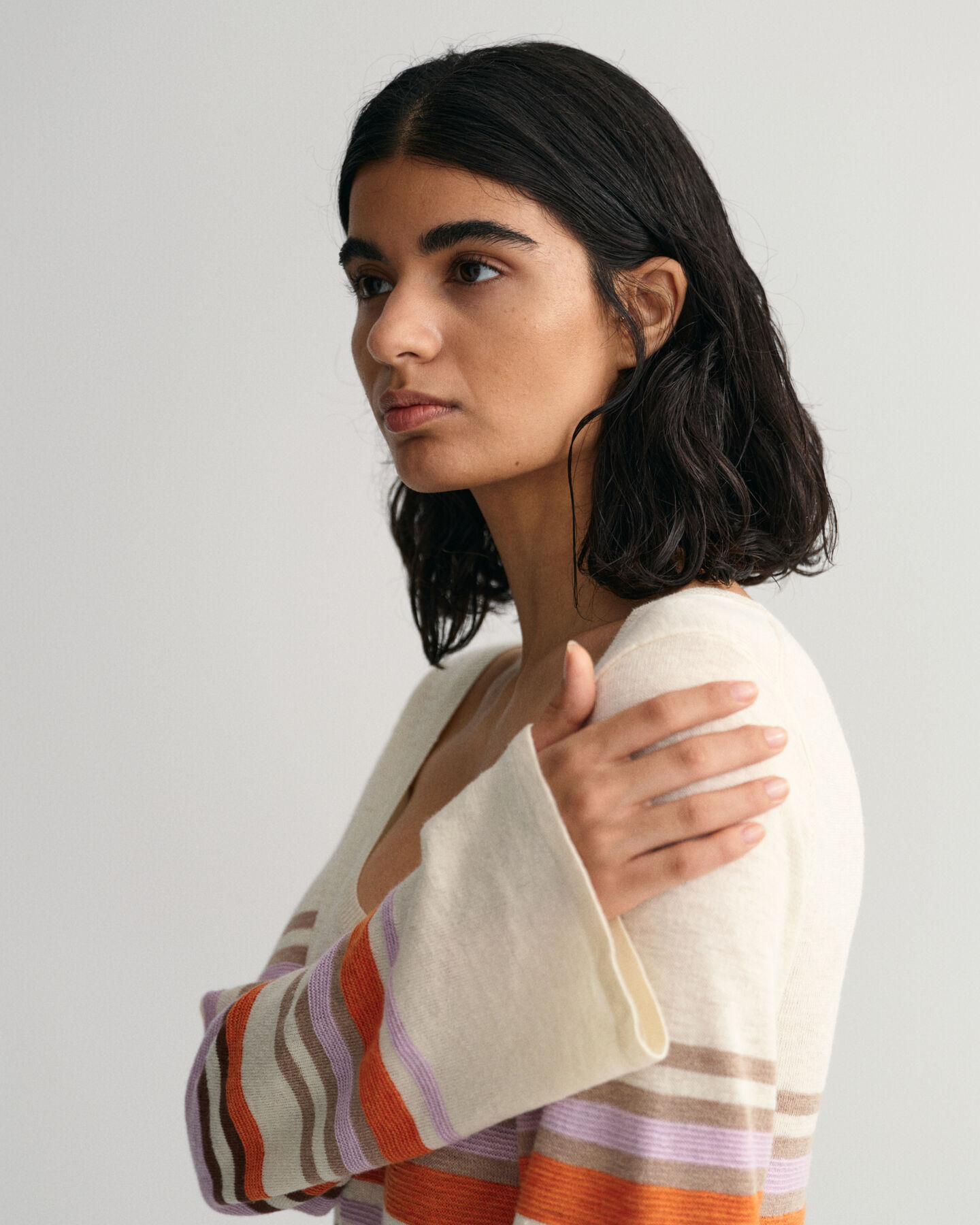 Vestido com decote redondo &agrave;s riscas