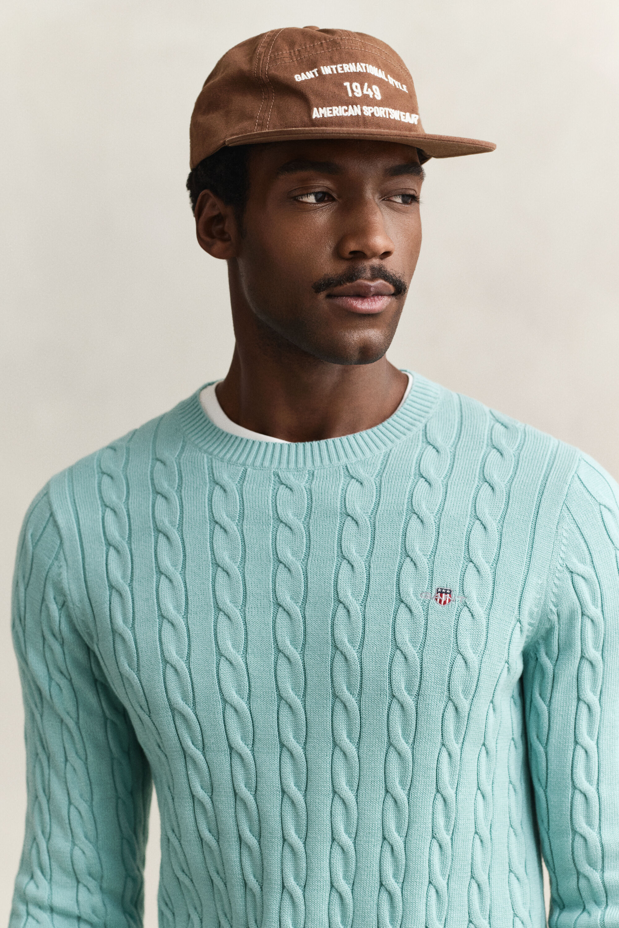 Camisola em malha entrançada de algodão com decote redondo