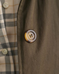 Gabardina com acabamento encerado