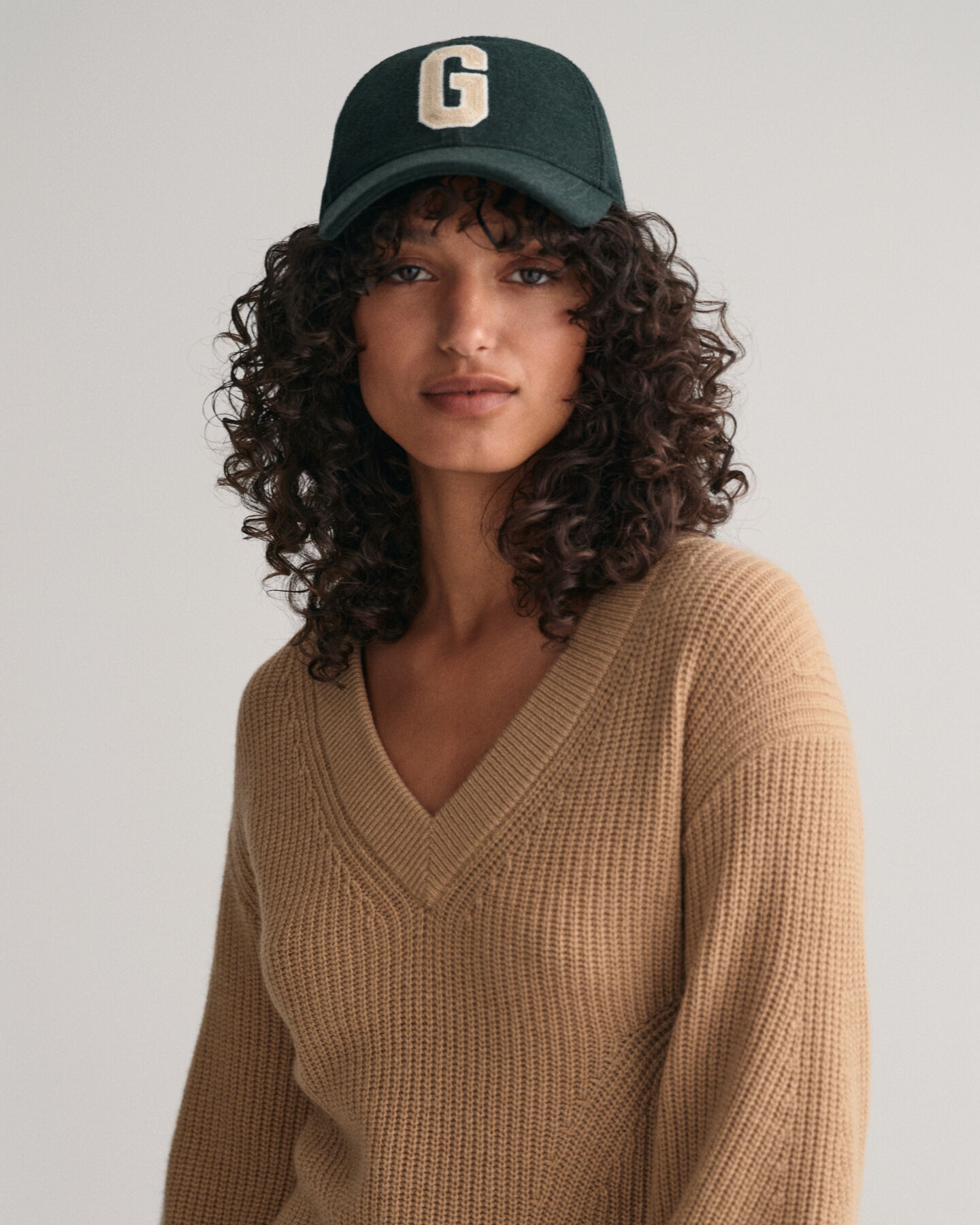 Vestido com decote em V em l&atilde; canelada