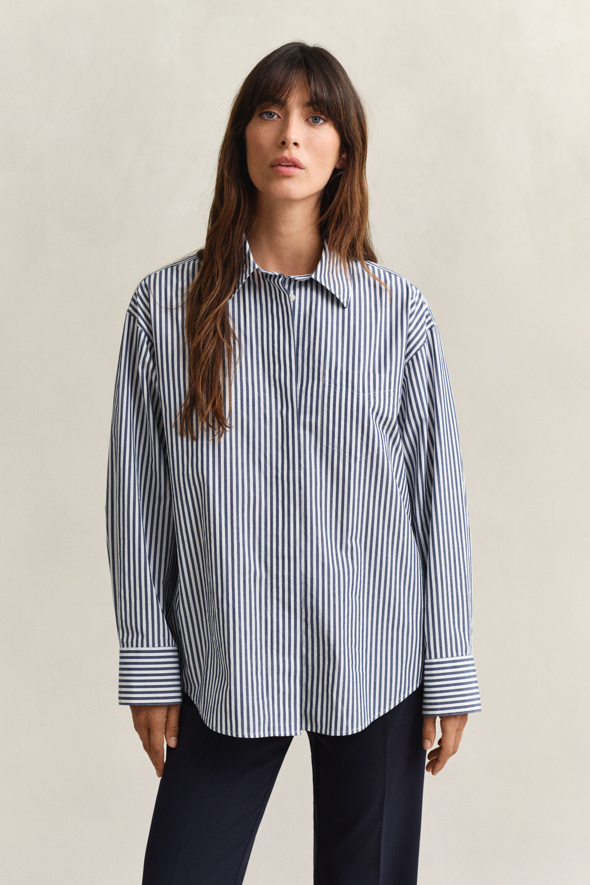 Camisa em popelina às riscas