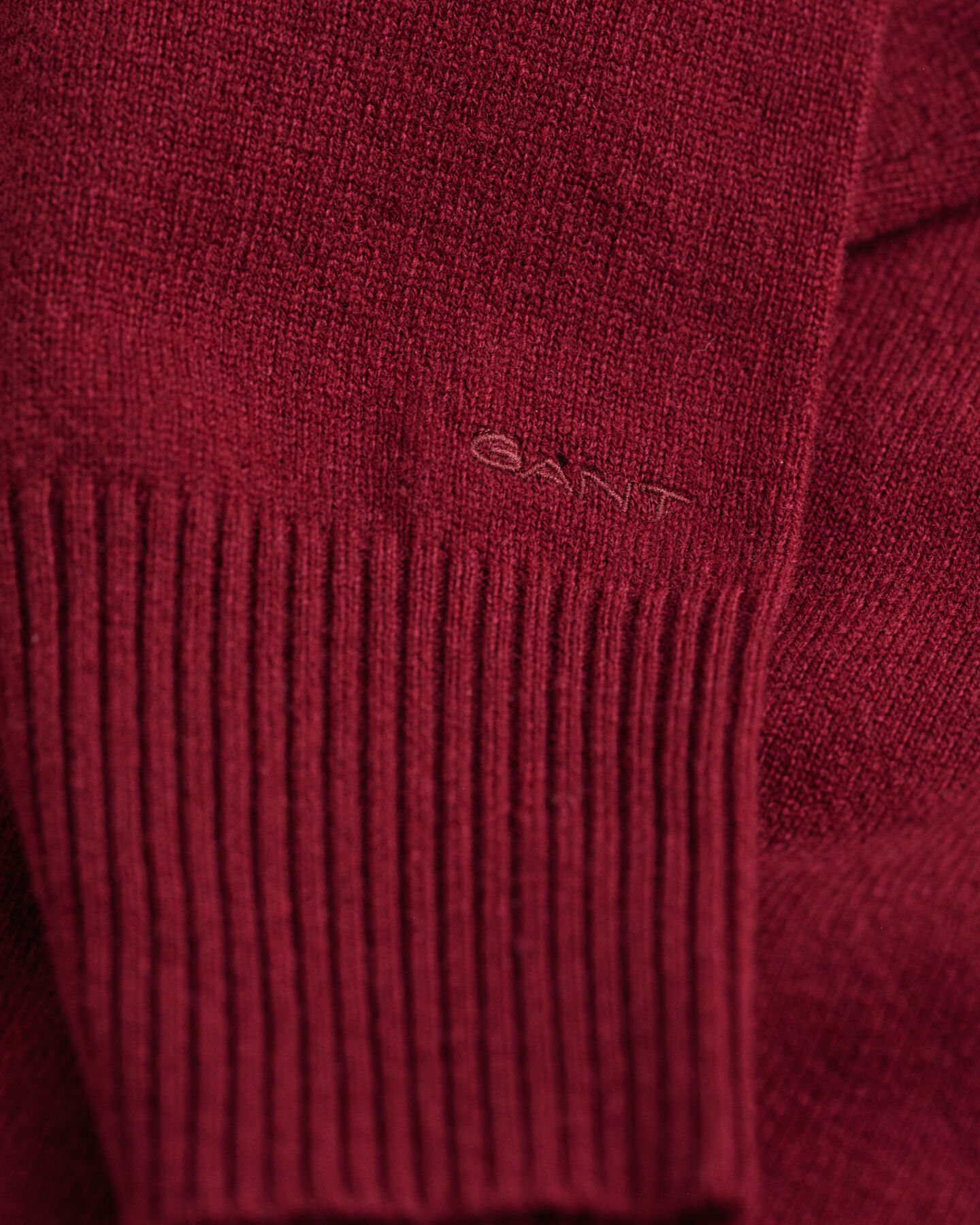 Camisola com gola estilo mao em l&atilde; extrafina