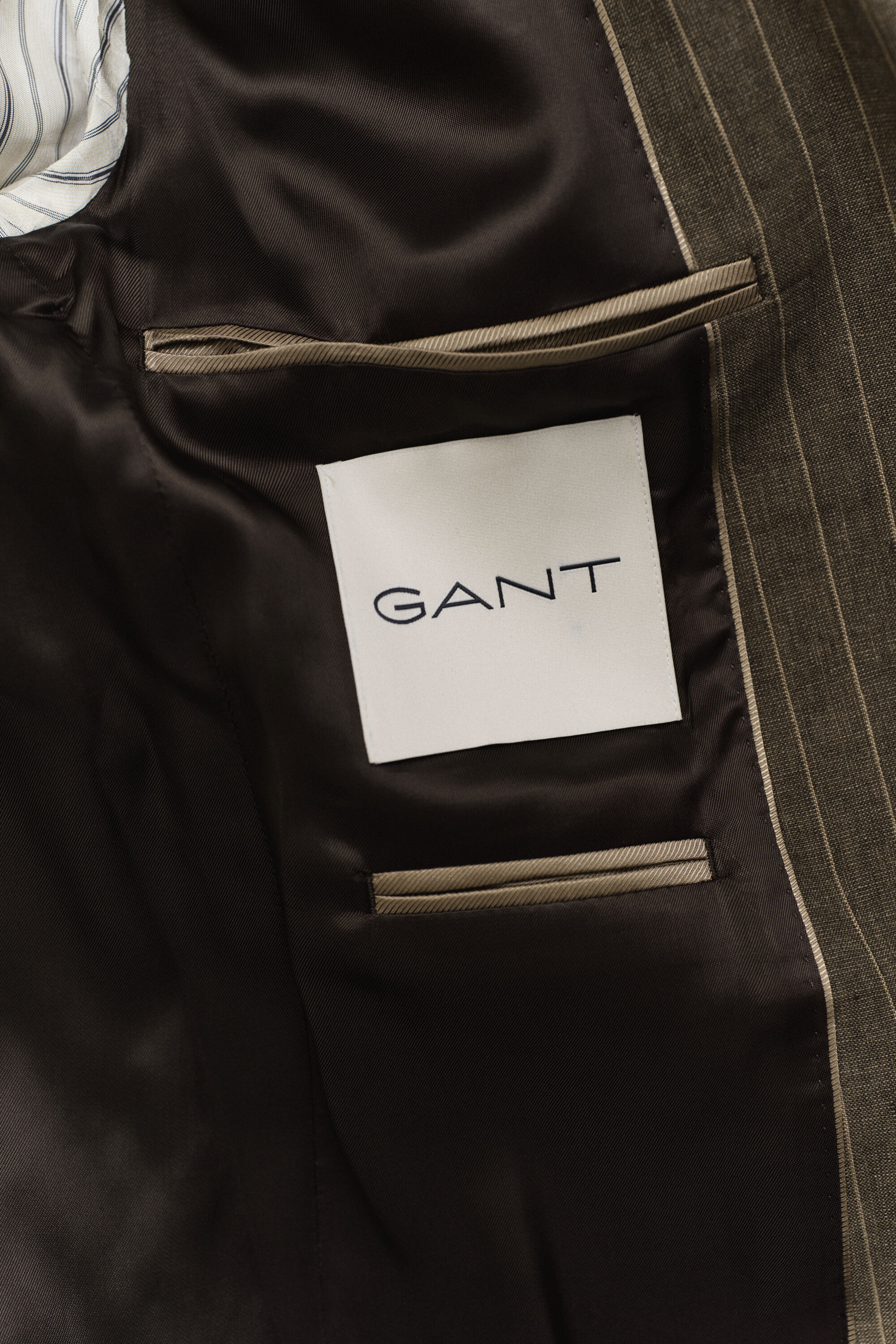 Casaco de fato às riscas