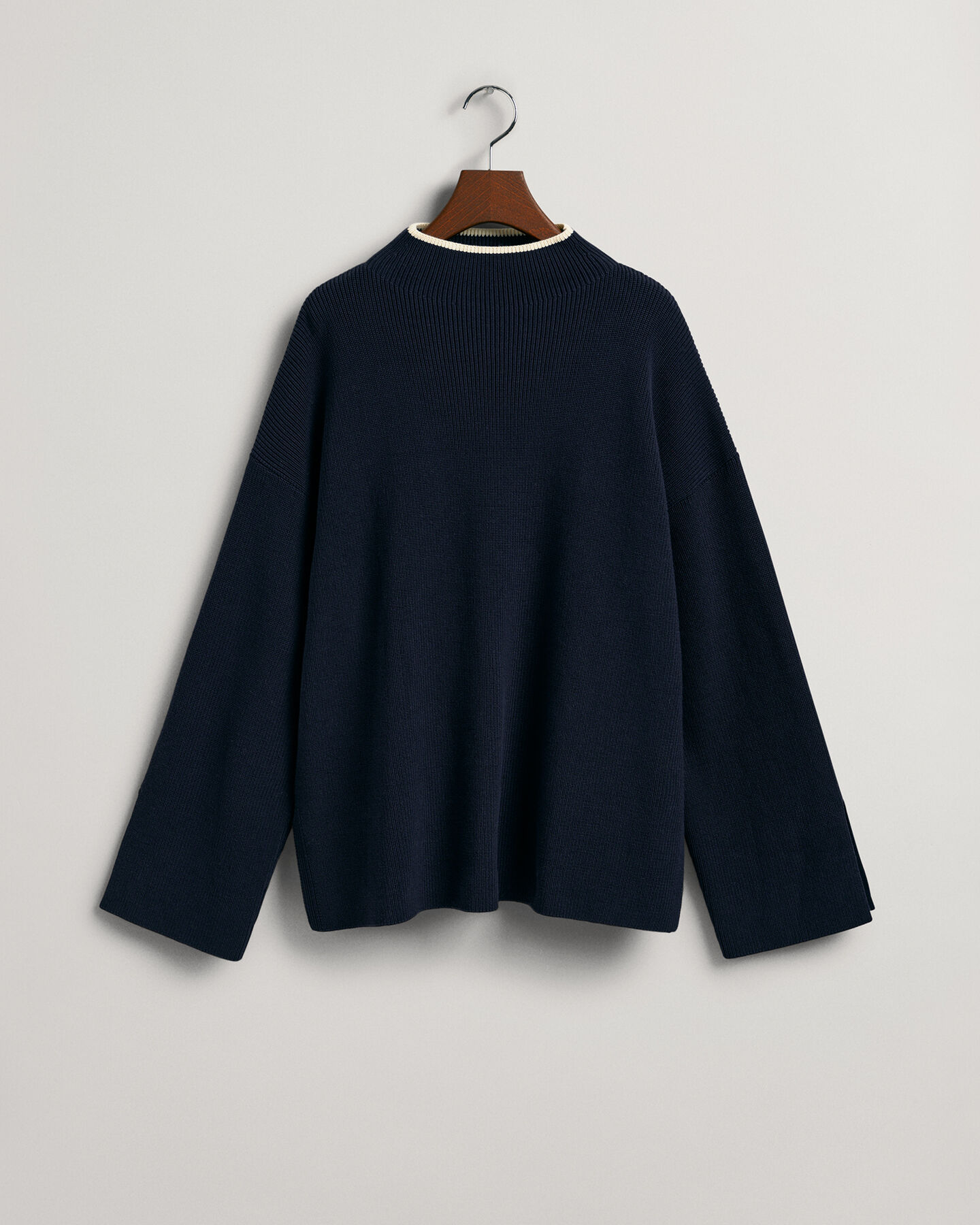 Pulover com gola alta sem dobra em malha canelada